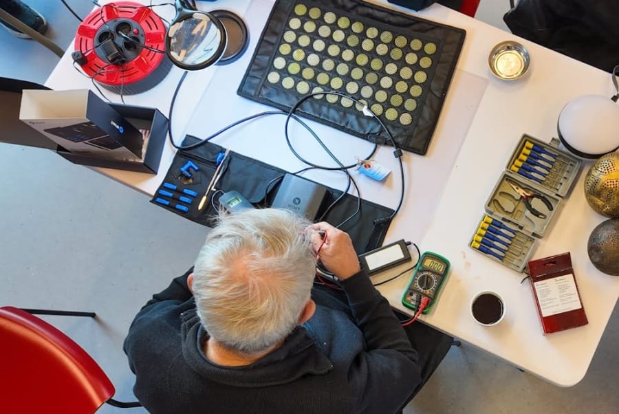 Jeg tog min chefs gamle kaffekværn med til en reparationscafé. Sådan gik det