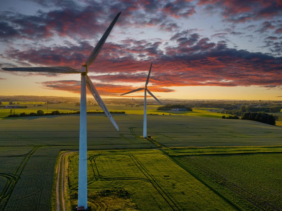 Nu skal det gå hurtigere med at sætte grøn energikilder op i det danske landskab. Her er det vindmøller ved Skanderborg. Foto: iStock